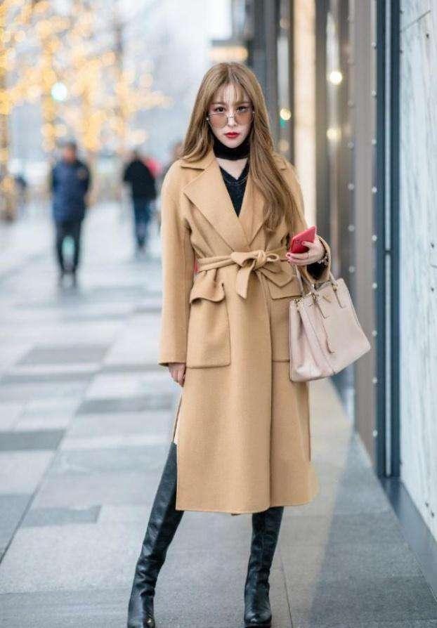今年流行"长大衣 长靴",时髦又显气质