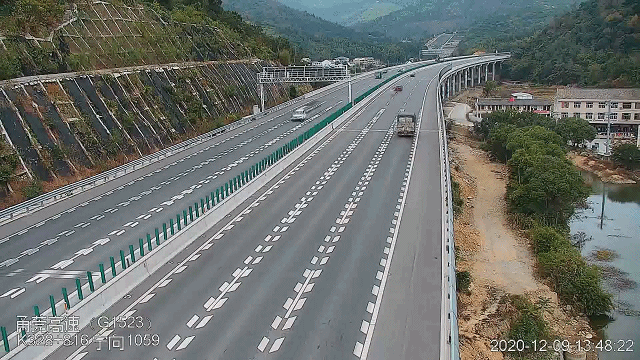 12月9日13时50分许,温州高速交警监控中心发现,g1523甬莞高速福建
