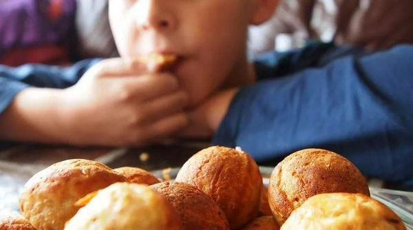 睡前吃太饱会降低儿童长高速度还是和生长激素分泌有关