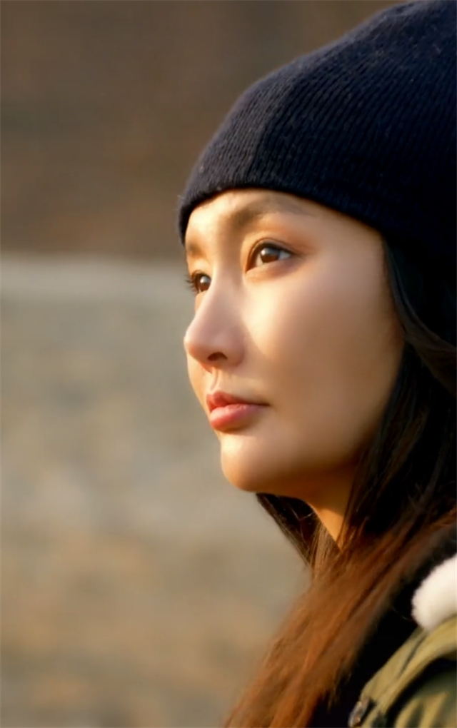 女星牛萌萌吸毒被拘后晒自拍自我鼓励再难的路也要站直了走完