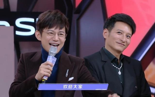 郭敬明录《快本》时,谁注意何炅脚上穿的鞋?是对他最大的尊重