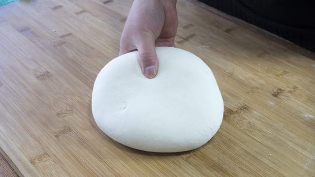 发面别只知道放酵母,教你这样和面,揉面省时省力,馒头又软又白