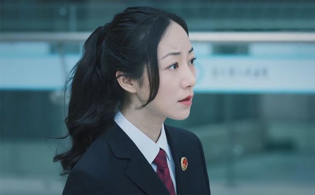 韩雪新剧出演美女检察官看到她爷爷照片这才是高级炫富