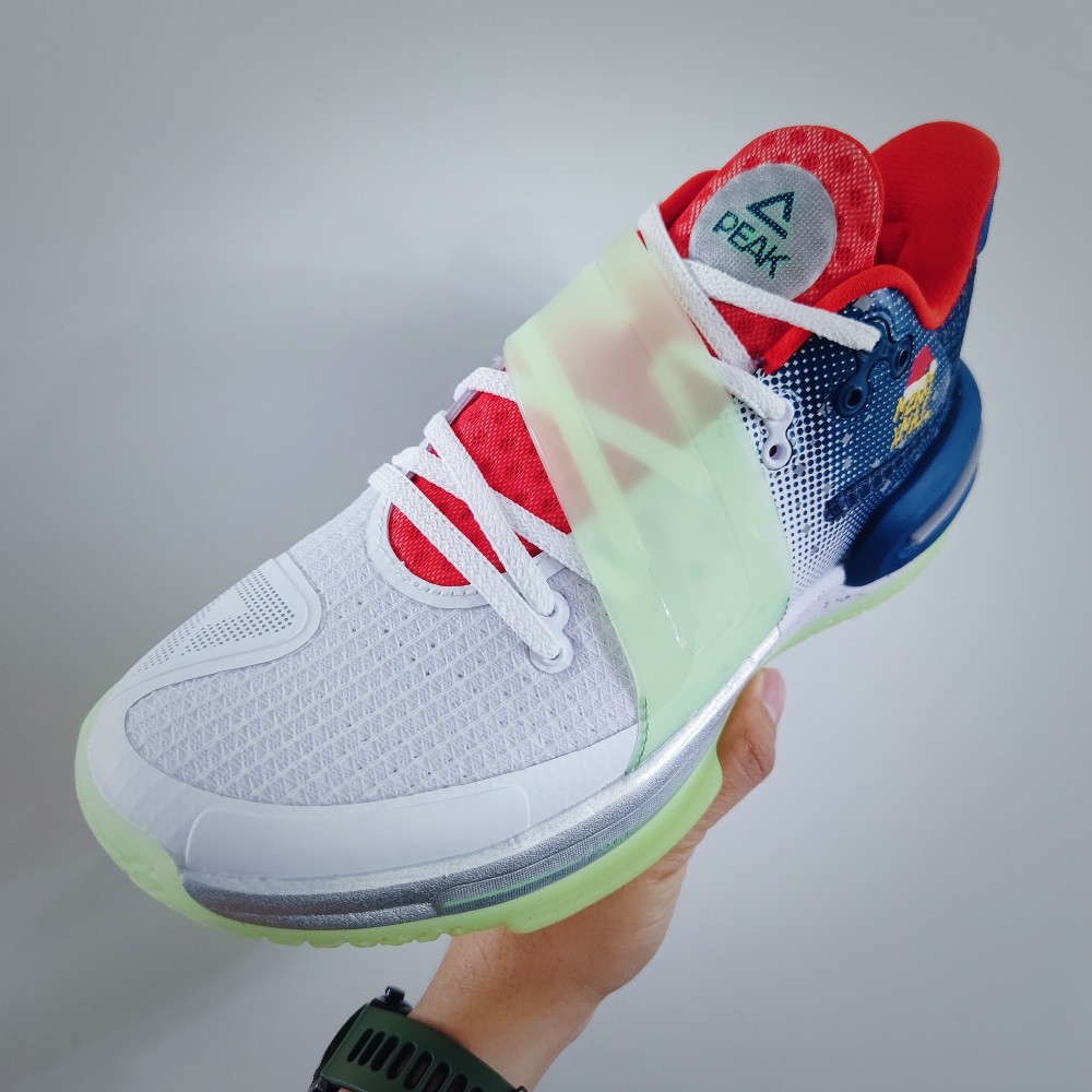 匹克 态极闪现2.0 圣诞版释出._腾讯新闻