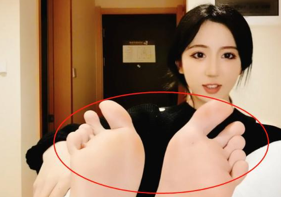 呆妹究竟有多白关滤镜秀双脚网友直呼隔着屏幕都能闻见味