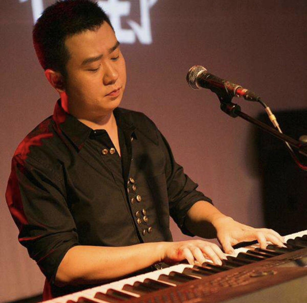 名人堂访谈吴青峰背后的男人刘胡轶最感人的点在于能通过音乐看见人