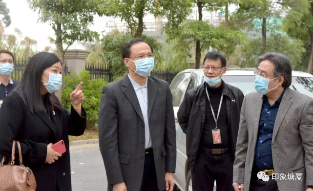 12月14日下午,塘厦镇长叶惠明,镇委委员黄婉笑前往东莞市东南部中心