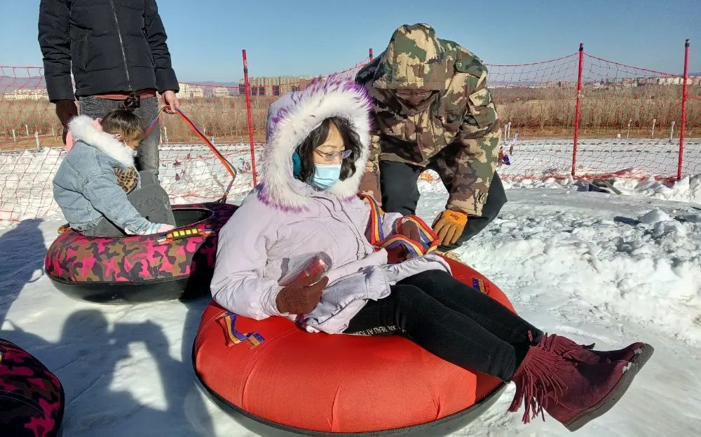 进入包头市赛汗塔拉生态园冰雪场,超多的游乐项目简直眼花缭乱了,在