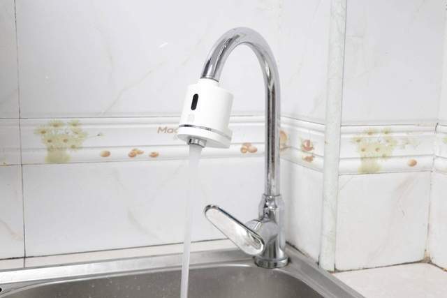 Diiib大白不插电节水感应器 能够普通水龙头秒变智能 腾讯新闻