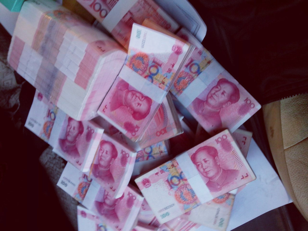 越南怪象街头常摞着大捆人民币却没人敢动