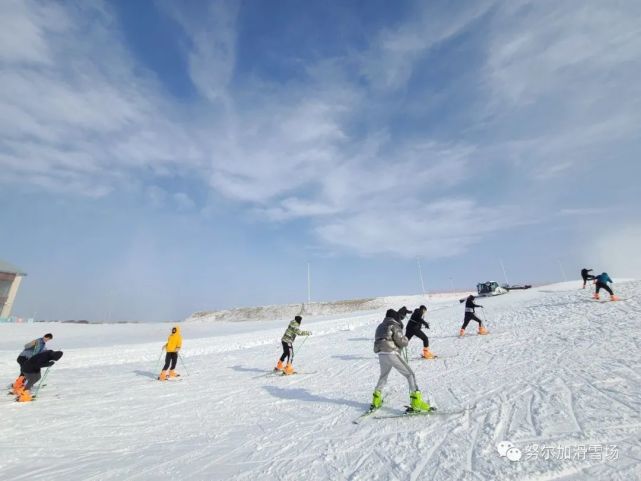 打卡昌吉滑雪季约起来努尔加滑雪场直通车攻略收好不谢