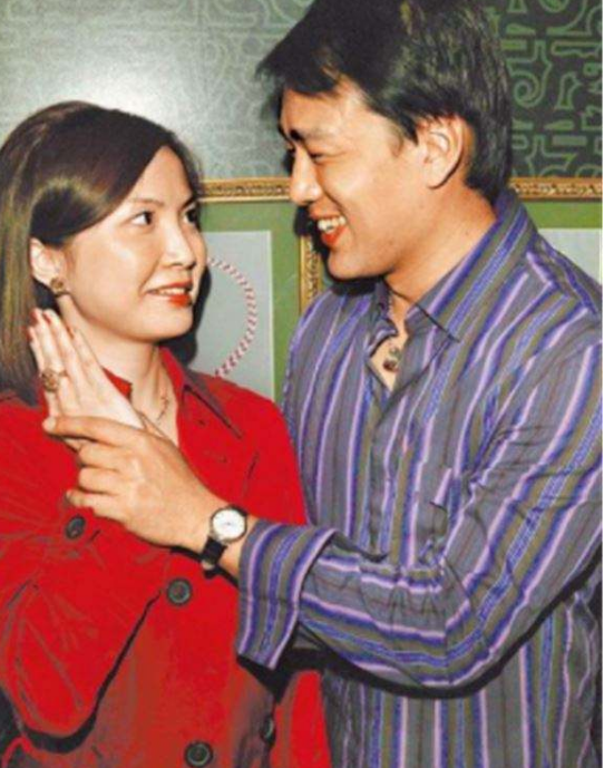 娱乐圈最大富豪王耀庆独宠老婆19年低调又专情