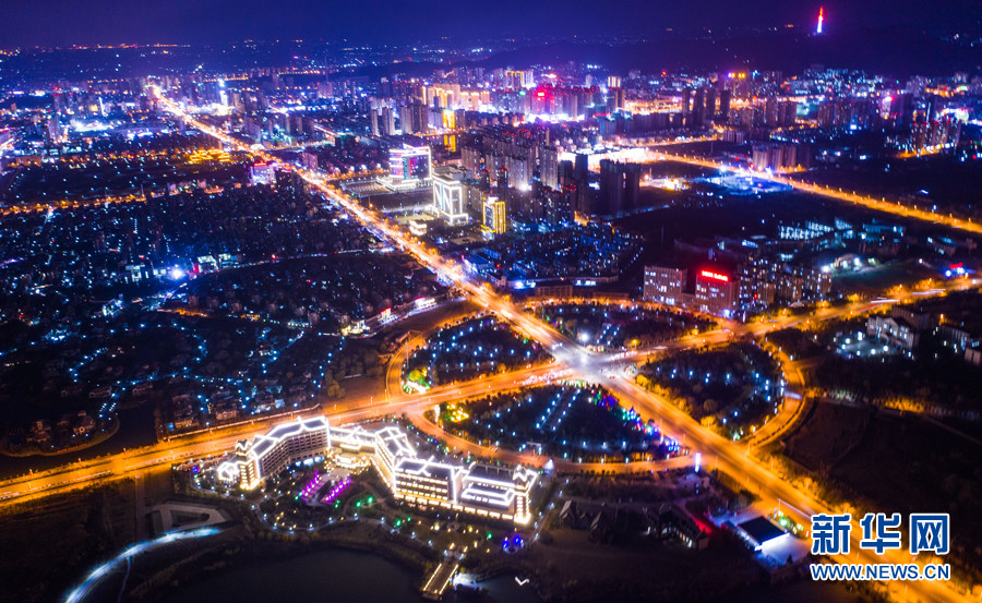 12月14日,无人机视角下的安徽省淮北市城市夜景.