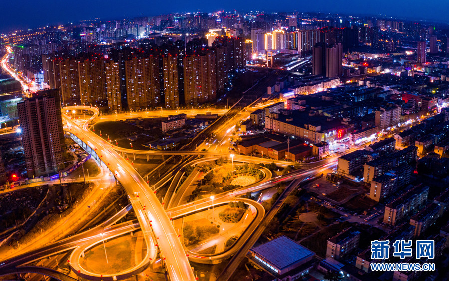12月14日,无人机视角下的安徽省淮北市城市夜景.