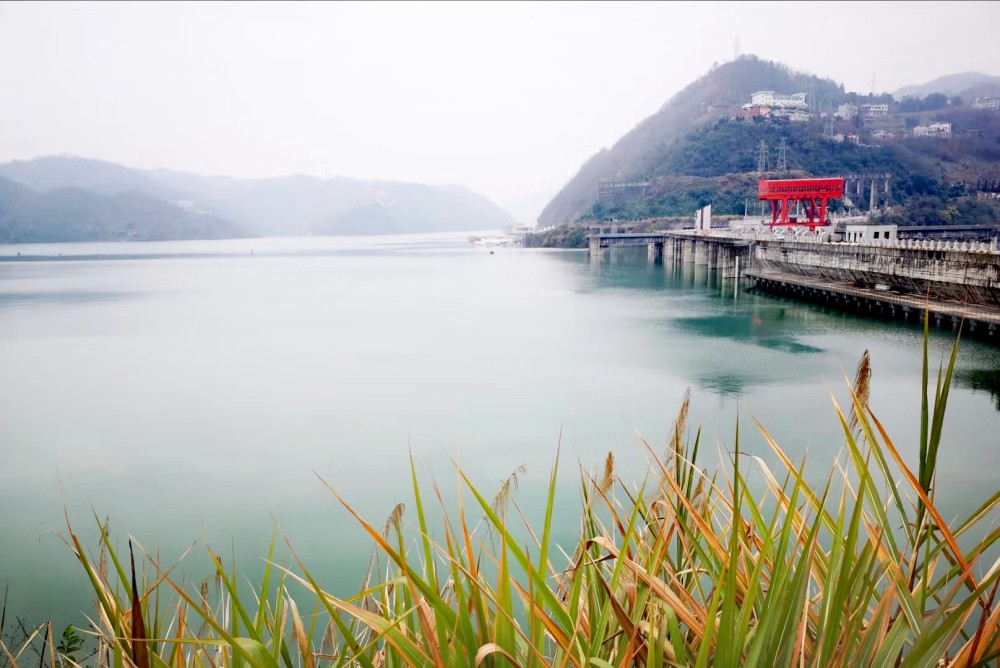 水自瀛湖来写在安康水电站投产发电三十周年之际