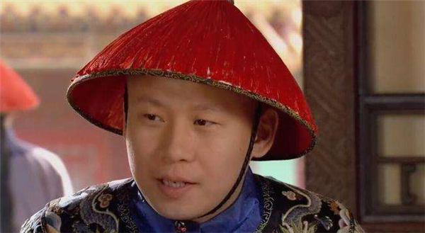 开始不过是碎玉轩一个打杂的小太监,那时候碎玉轩的首领太监是康禄海