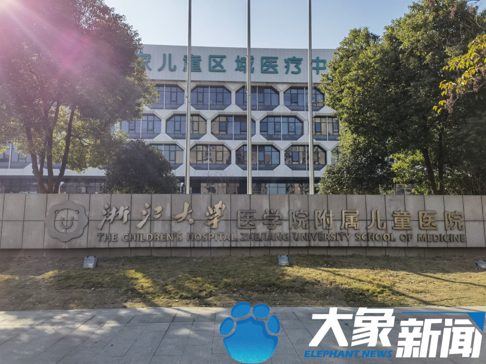 12月16日,女孩父亲向大象新闻记者表示,医院尚没有确定女儿是否罹
