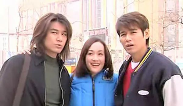 1998年,她在电视剧《龙堂》里饰演和自己同名的abc角色maggie.