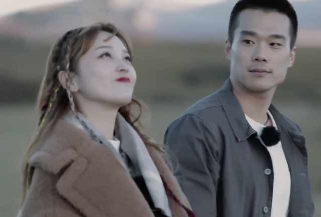 金莎和耿斯汉继续约会后变冷漠,称"感觉不太对",金爸表情抢镜