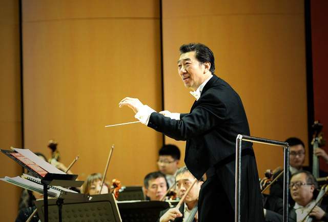 团交响乐团一级指挥家,音乐家,多次去国外表演为国争光;年轻时的李凌