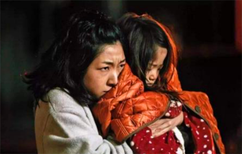 不过燕志云原本就不喜欢女儿,后又因女儿被辞退,燕志云将一切失意都