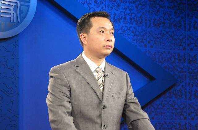 北师大教授康震,在诗词大会上即兴创作,一首七绝让自己跌落神坛