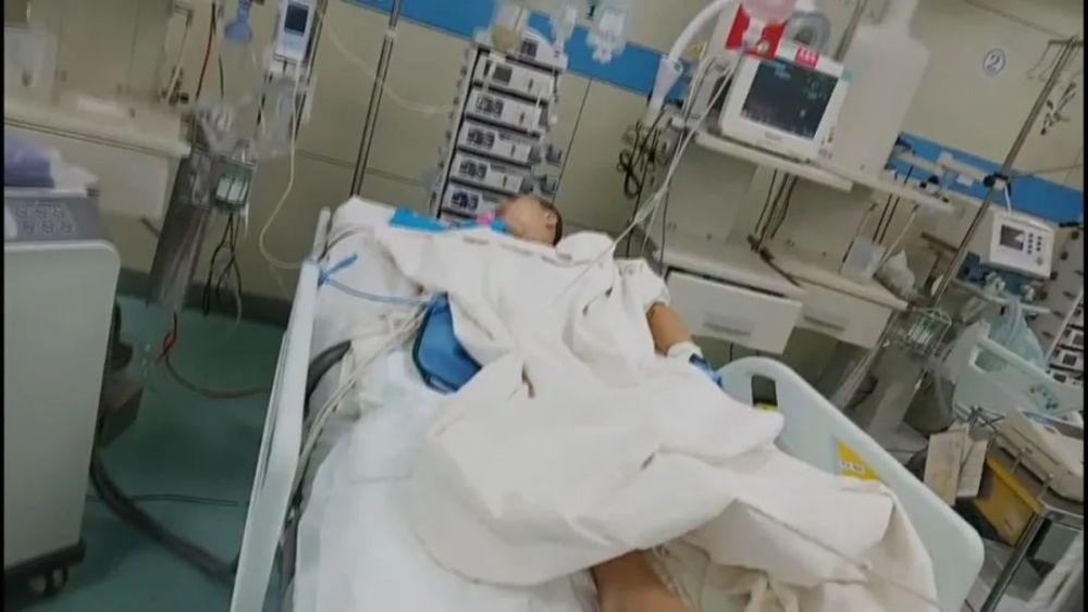 十六岁花季少女回家途中遭遇车祸,昏迷不醒生命垂危!_腾讯新闻