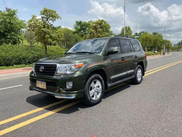 2015款丰田兰德酷路泽4500售价28万,丰田车系越野性能最强的车系