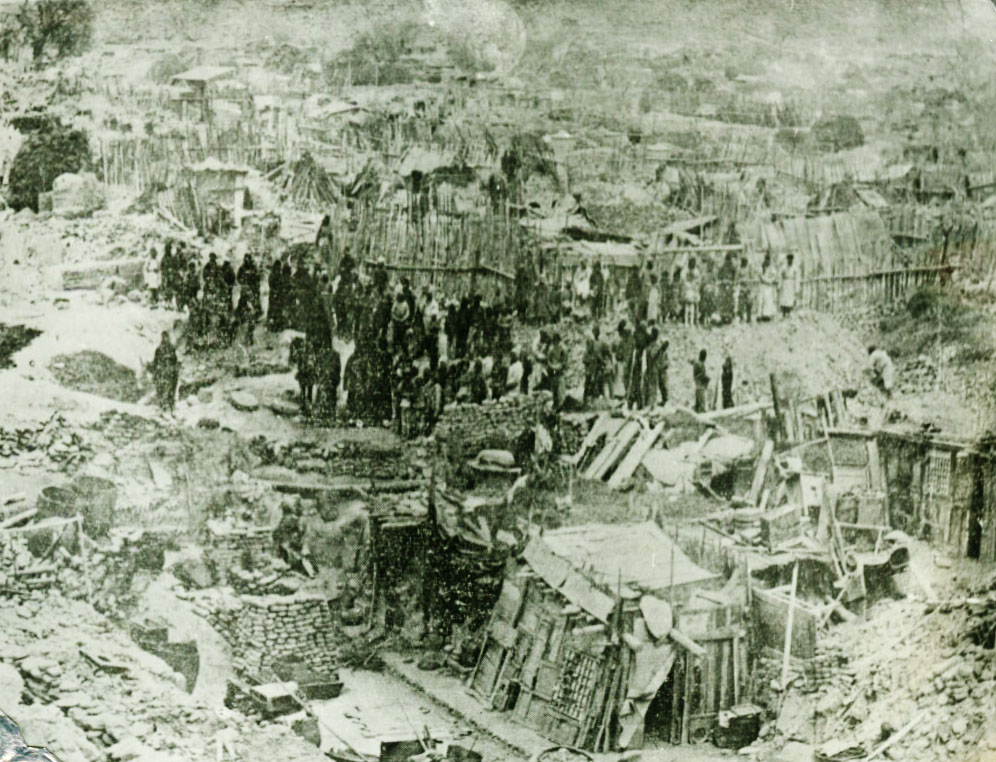 大地震,以摧枯拉朽之势填平沟壑,拥堵河道,摧毁建筑……偌大的海原