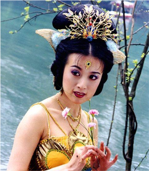 演不了农民的金巧巧,用1段视频证明自己的高贵,网友:玩不起