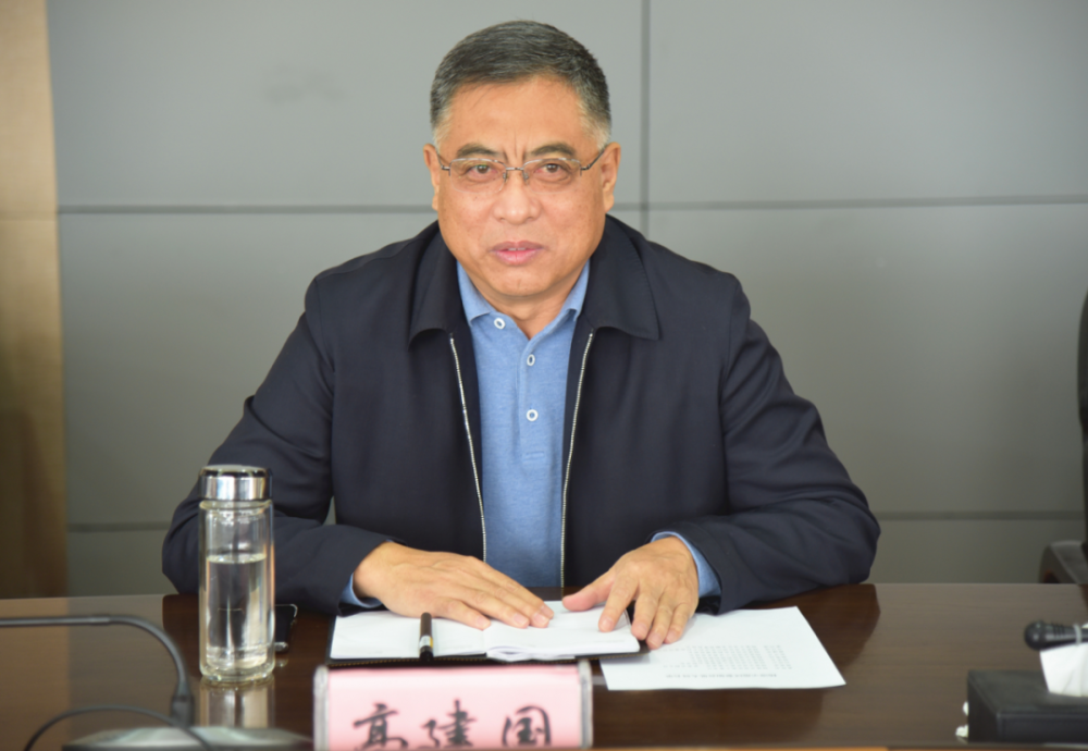 高建国向示范区长期以来对陕果集团的支持表示感谢,并介绍了公司产业