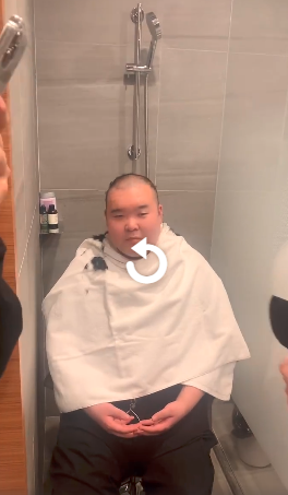 kid_mao:你的脑壳是8哥剃的,莫怪我 @医者:常旭一脸委屈 @黄大帅