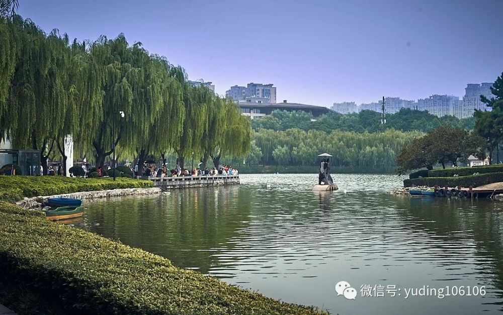 西安一个以湖为主的公园,地大景好游客多,高兴还可以开车游玩_腾讯