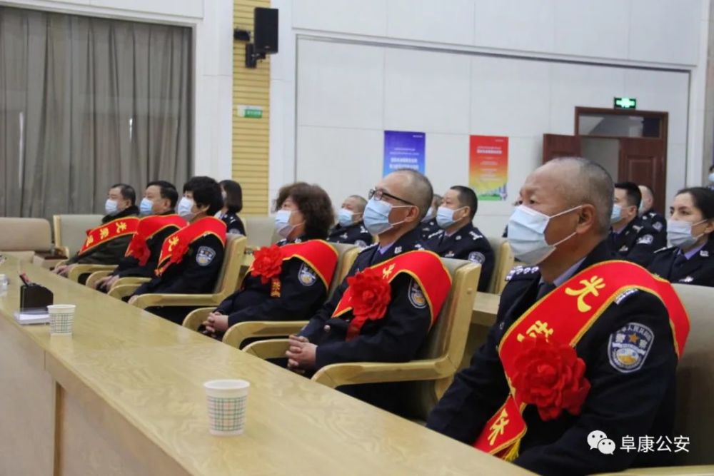 阜康市公安局举办民警退休荣誉仪式