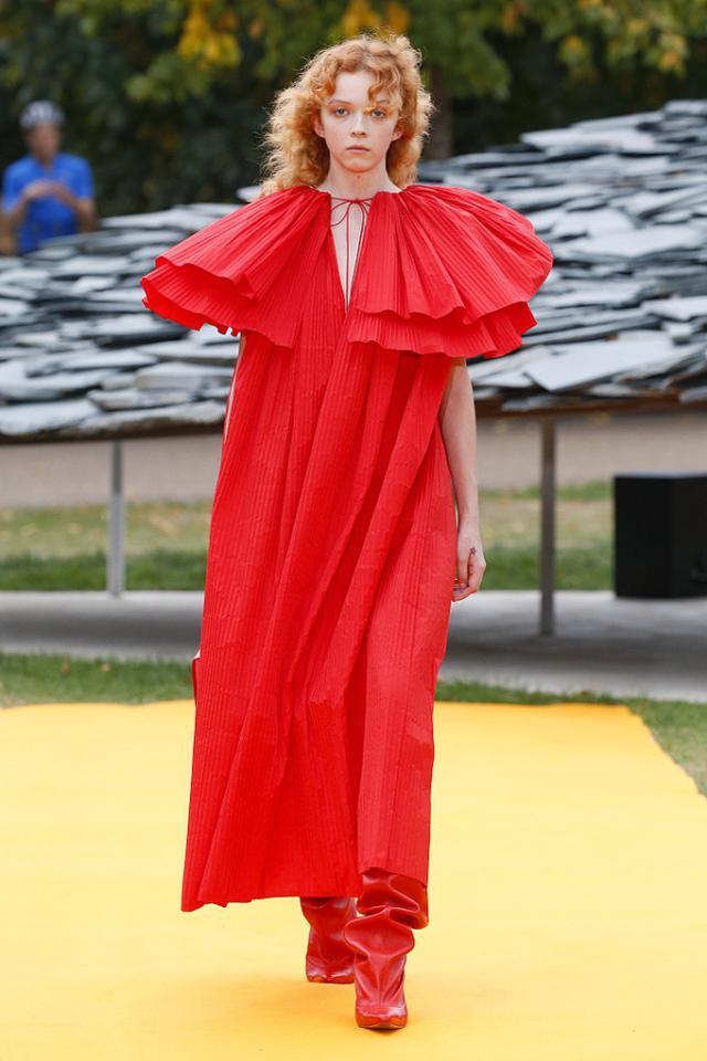 这几款服装看着挺奇特的,穿上却出乎意料的高级,气场大气还酷炫