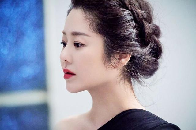 高贤贞24岁息影嫁豪门8年后离婚三星封杀之下逆风翻盘