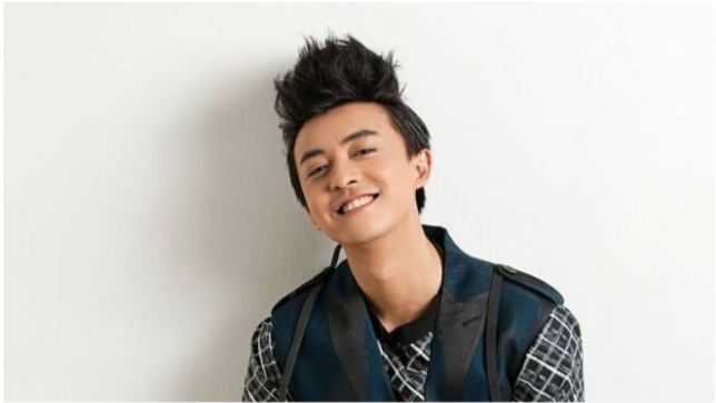 不会打英雄联盟的演员不是好主播:李佳航在线追星theshy