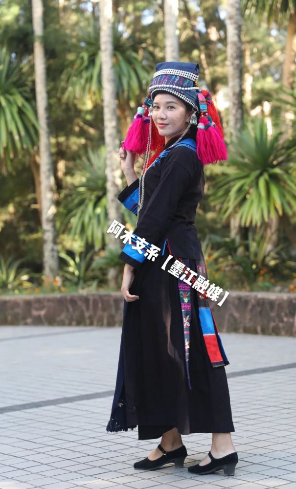 墨江多彩哈尼历史财富穿身上