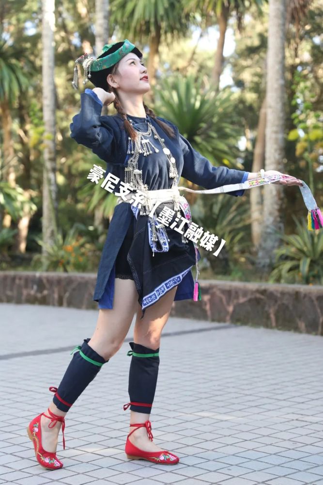 墨江多彩哈尼历史财富穿身上