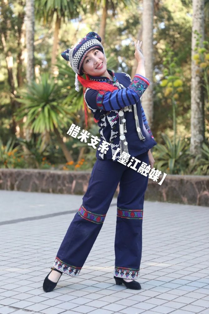 墨江多彩哈尼历史财富穿身上