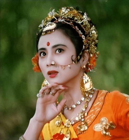 西游记中最美玉兔精年轻时惊艳众人如今一头短发尽显男相