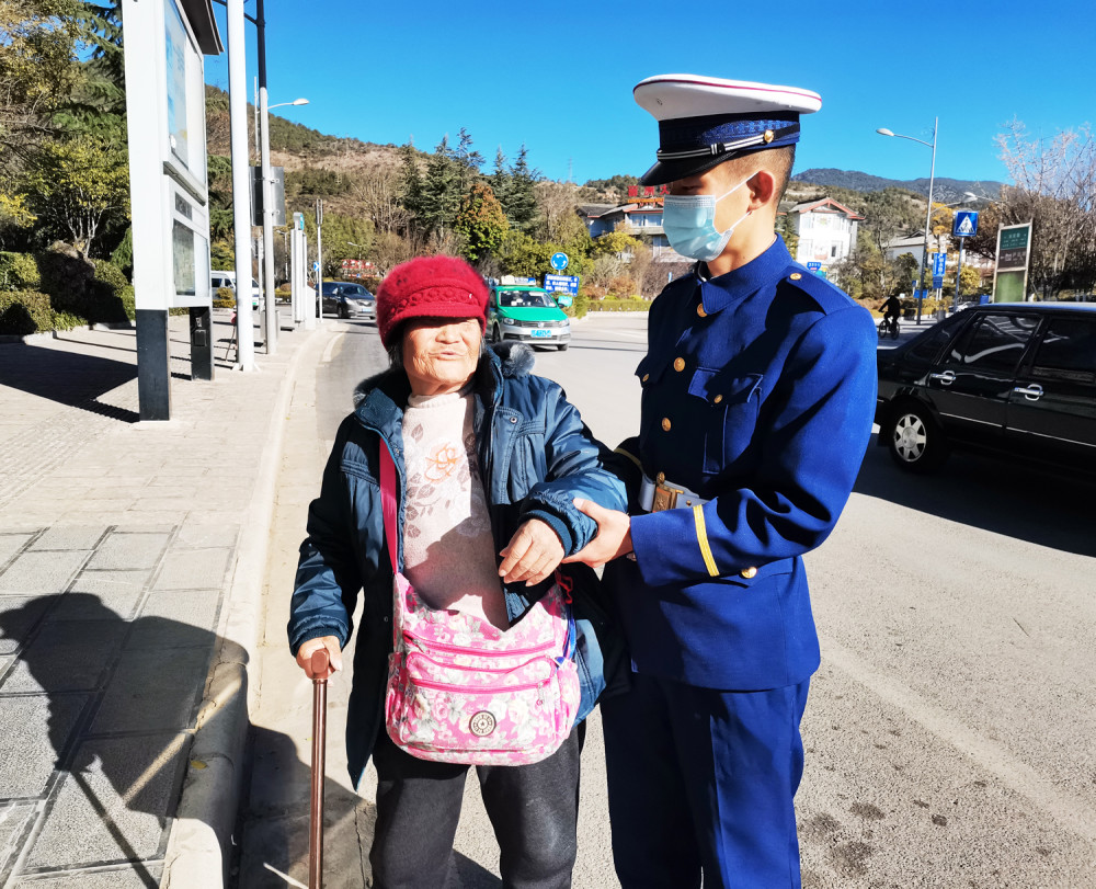 原306医院代取报告代挂号老人就医全程搀扶，细节呵护备至的简单介绍