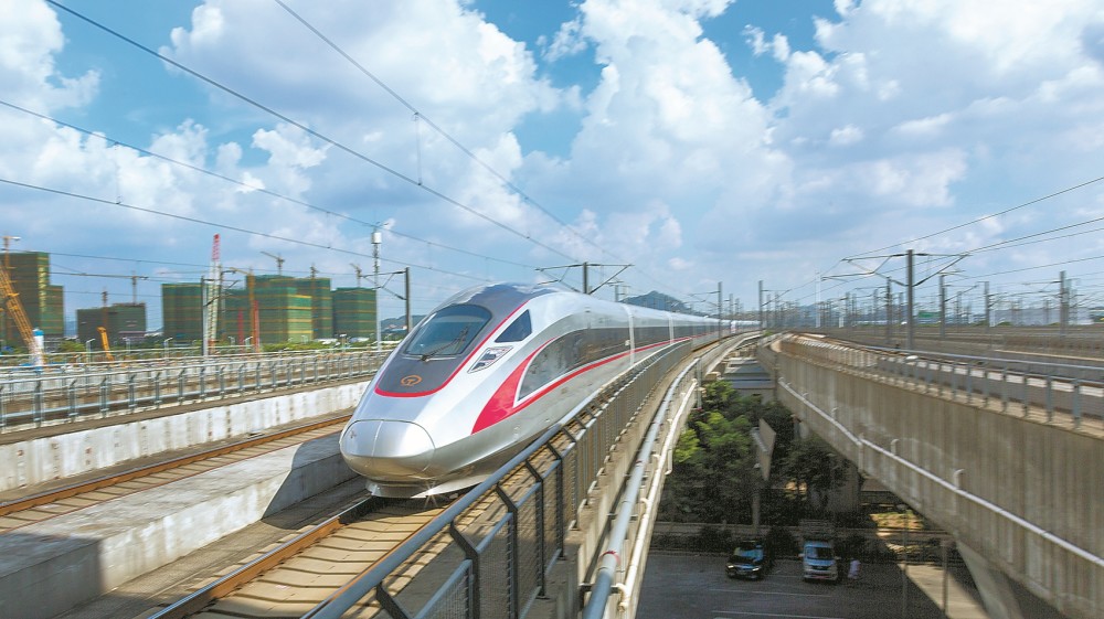 广深高铁 图/视觉中国以广深港,广珠澳和跨珠江口为主轴,实现大湾区