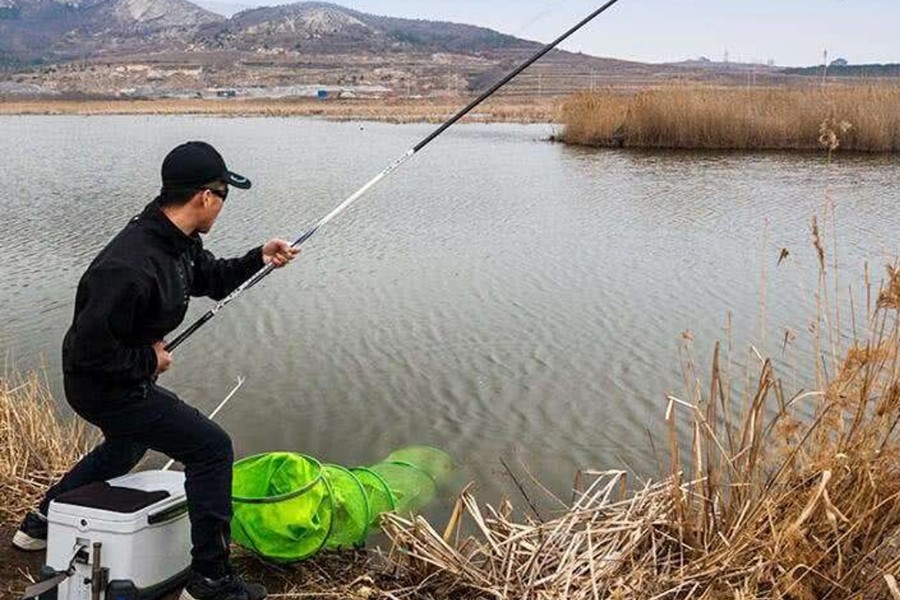 众所周知,野钓爱好者是一群既不怕冷,又不怕热的钓鱼人,但话又说回来