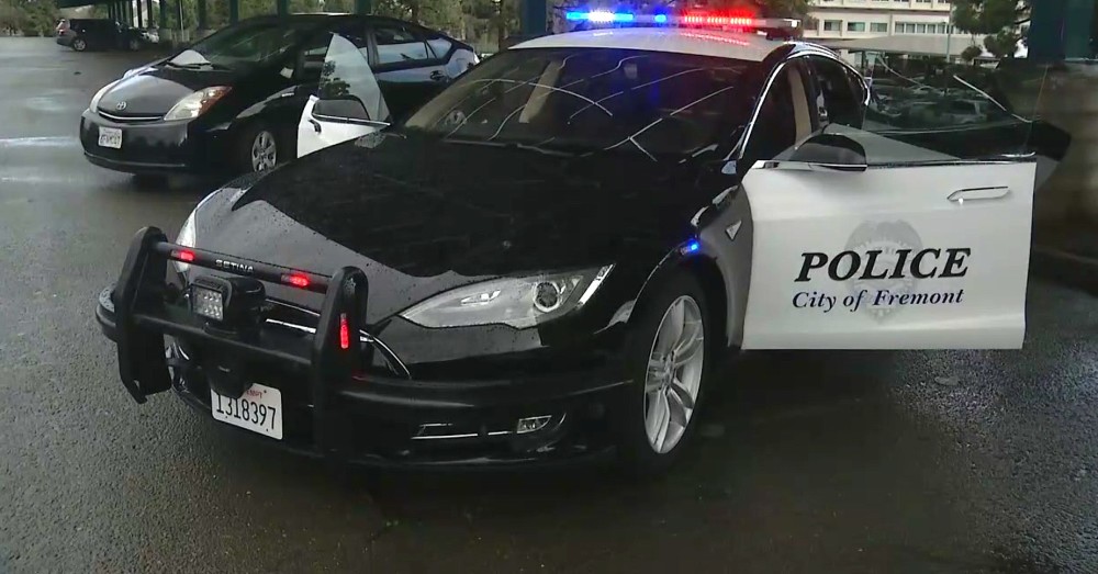 这几年越来越多美国城市选择特斯拉作为警车,比如明尼苏达州阿波利斯