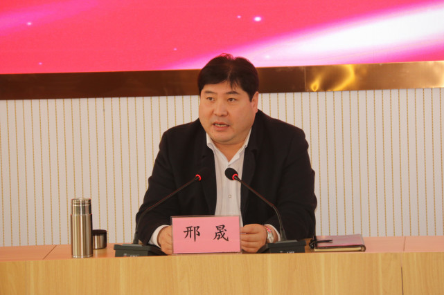 涉县县委书记邢晟在涉县第三中学讲授思想政治课