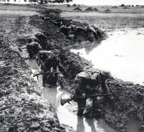 華北八路軍在敵後艱苦抗戰的老照片圖三是騎兵衝鋒圖十是繳獲的日軍