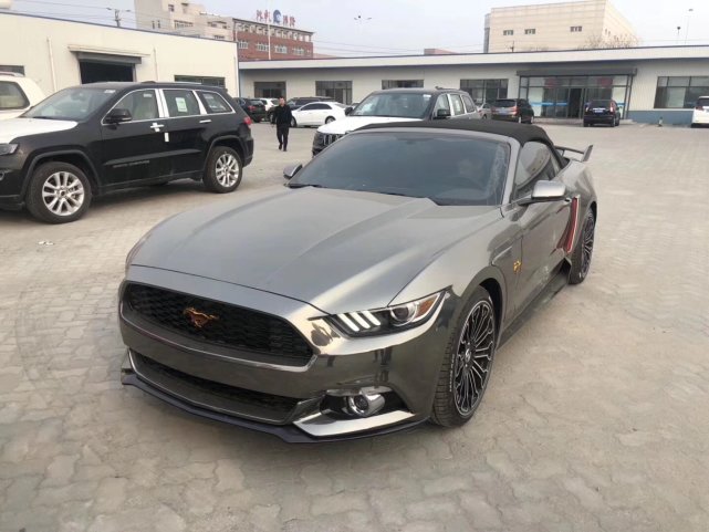 全新敞篷版福特野马亮相23t后驱飞翼门造型真帅气