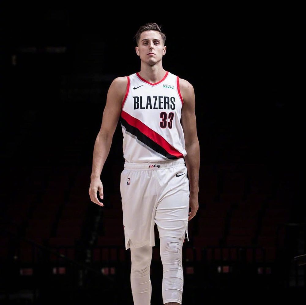 开拓者定妆照来了!期待他们新赛季的表现!