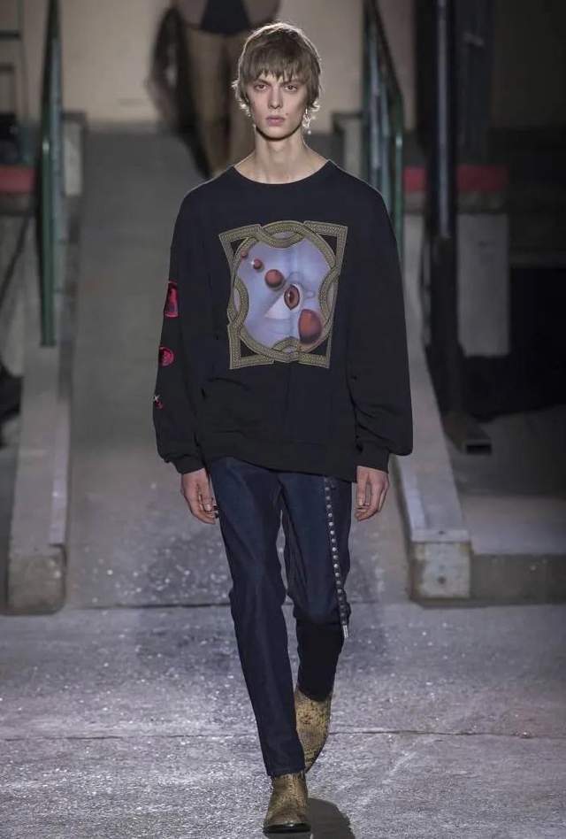 丧尸式台步男模快来认识这位帅气的小哥哥